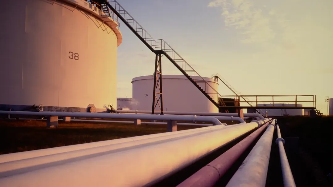 oil-storage-tanks-at-energy-facility