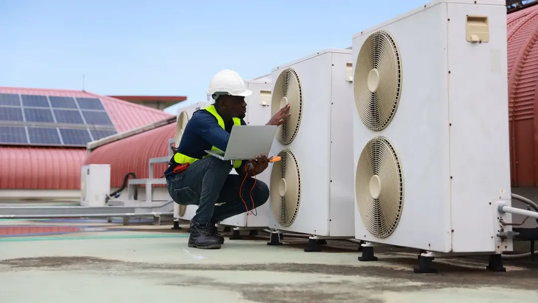 technician-inspecting-rooftop-hvac